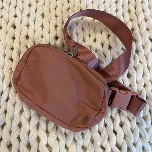 Dusty pink Lululemon Everywhere Belt Bag 1L
